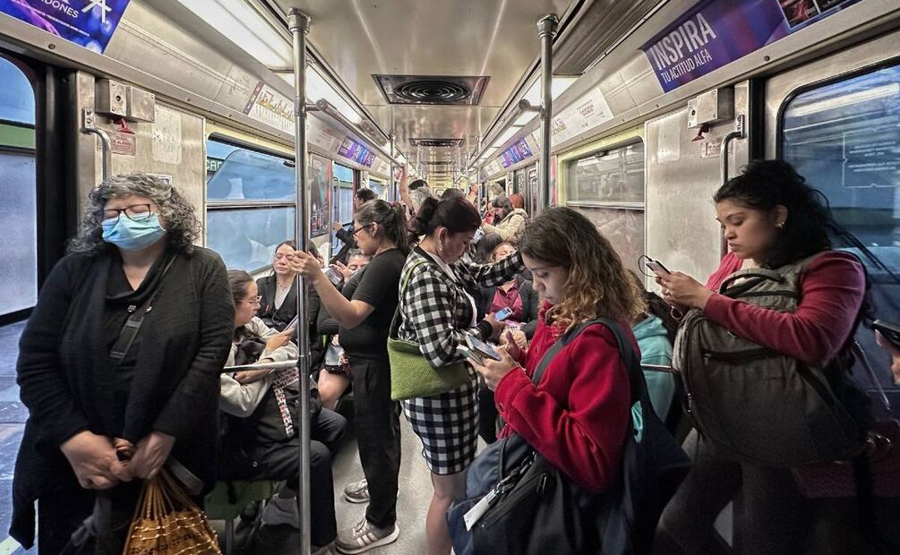 Multa por no respetar espacios exclusivos en el metro de la CDMX (Foto: Cuartoscuro)